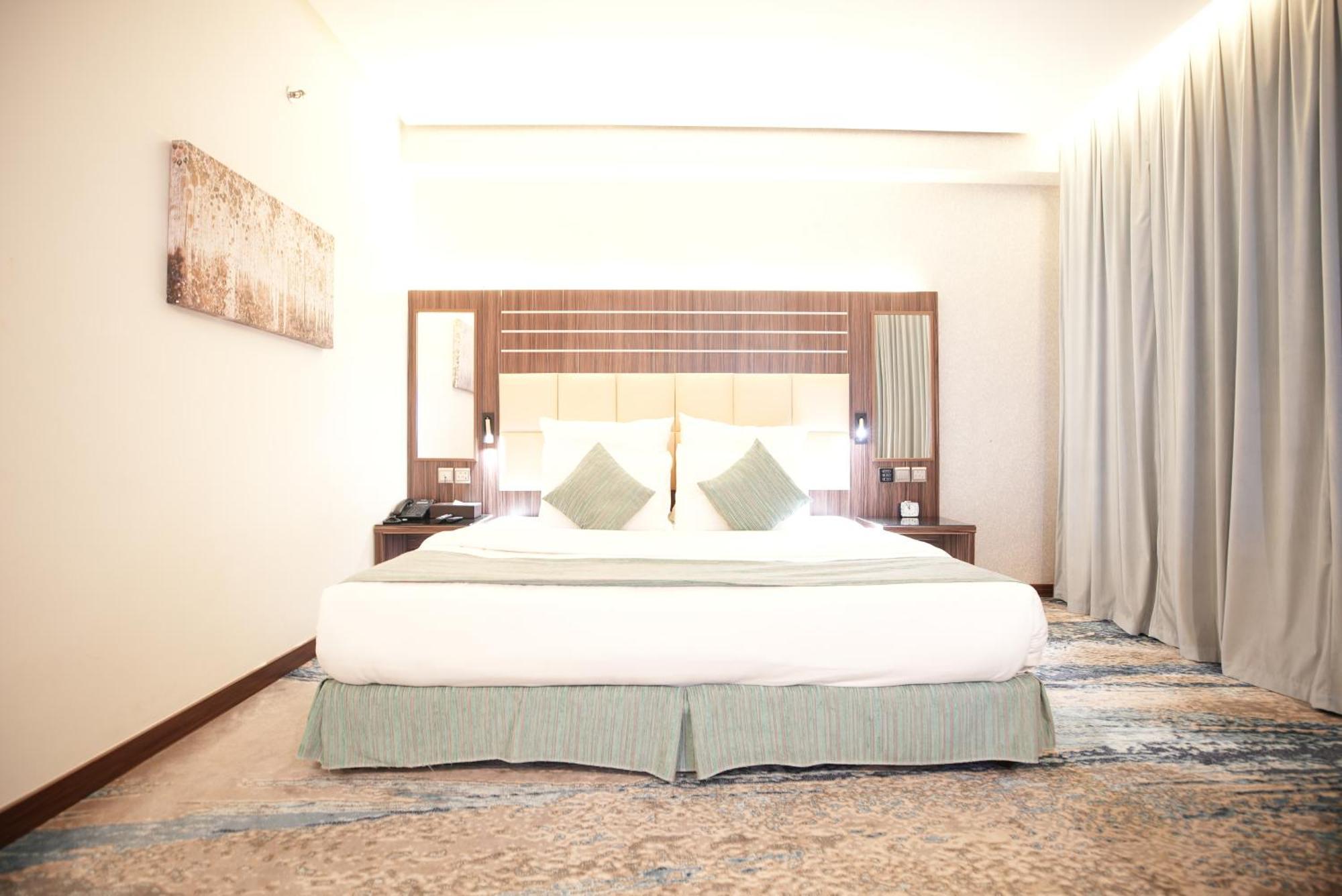 White Diamond Hotel Sari Джеда Екстериор снимка