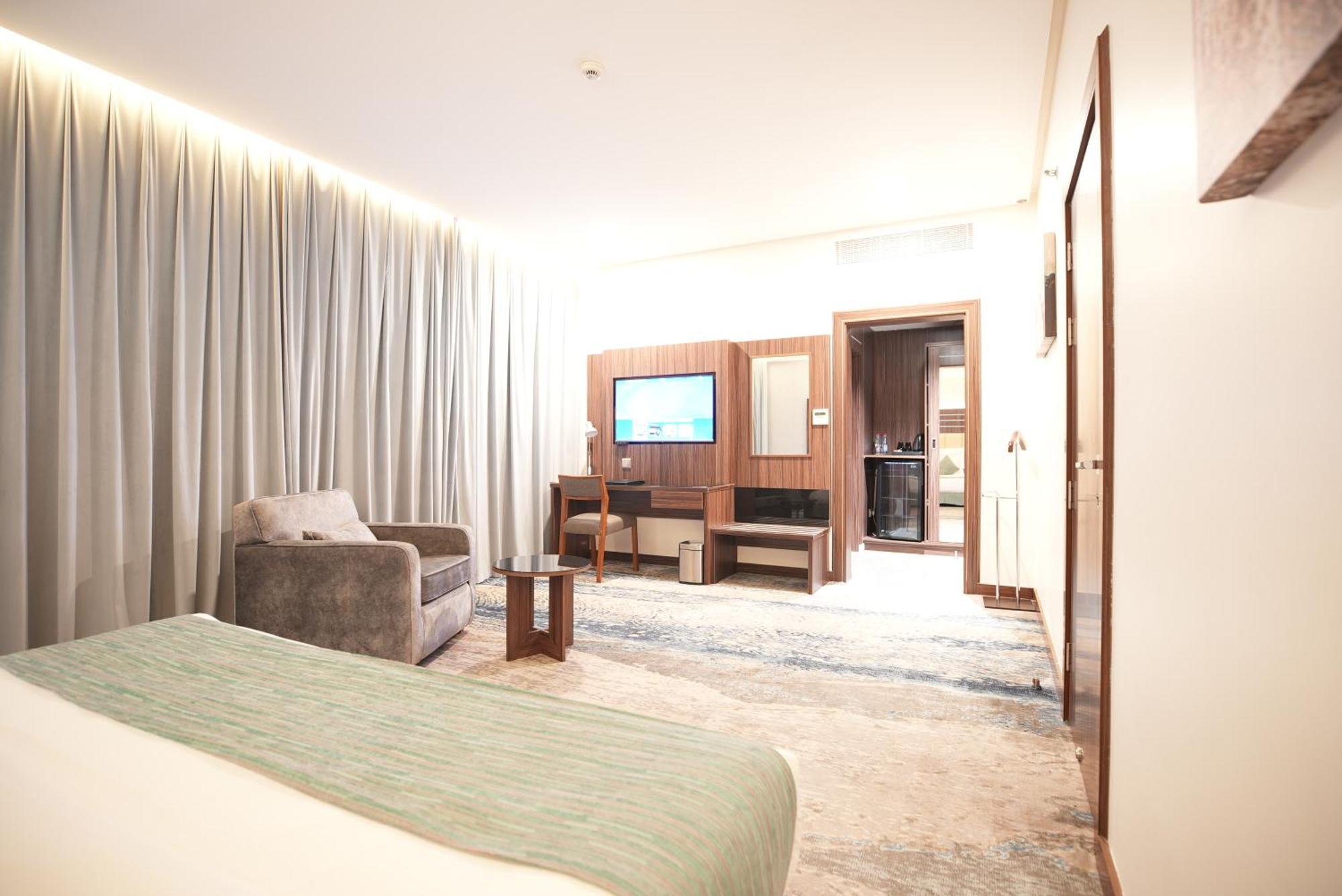 White Diamond Hotel Sari Джеда Екстериор снимка