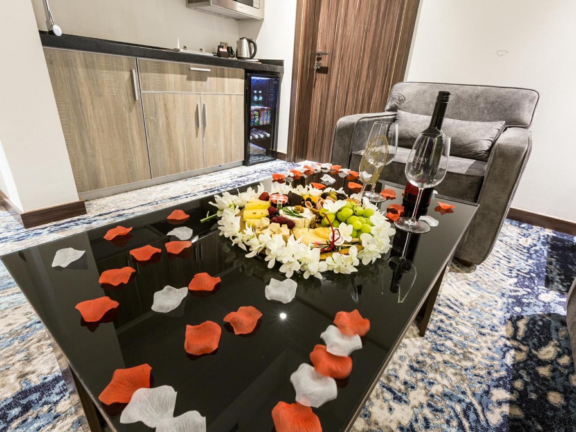 White Diamond Hotel Sari Джеда Екстериор снимка