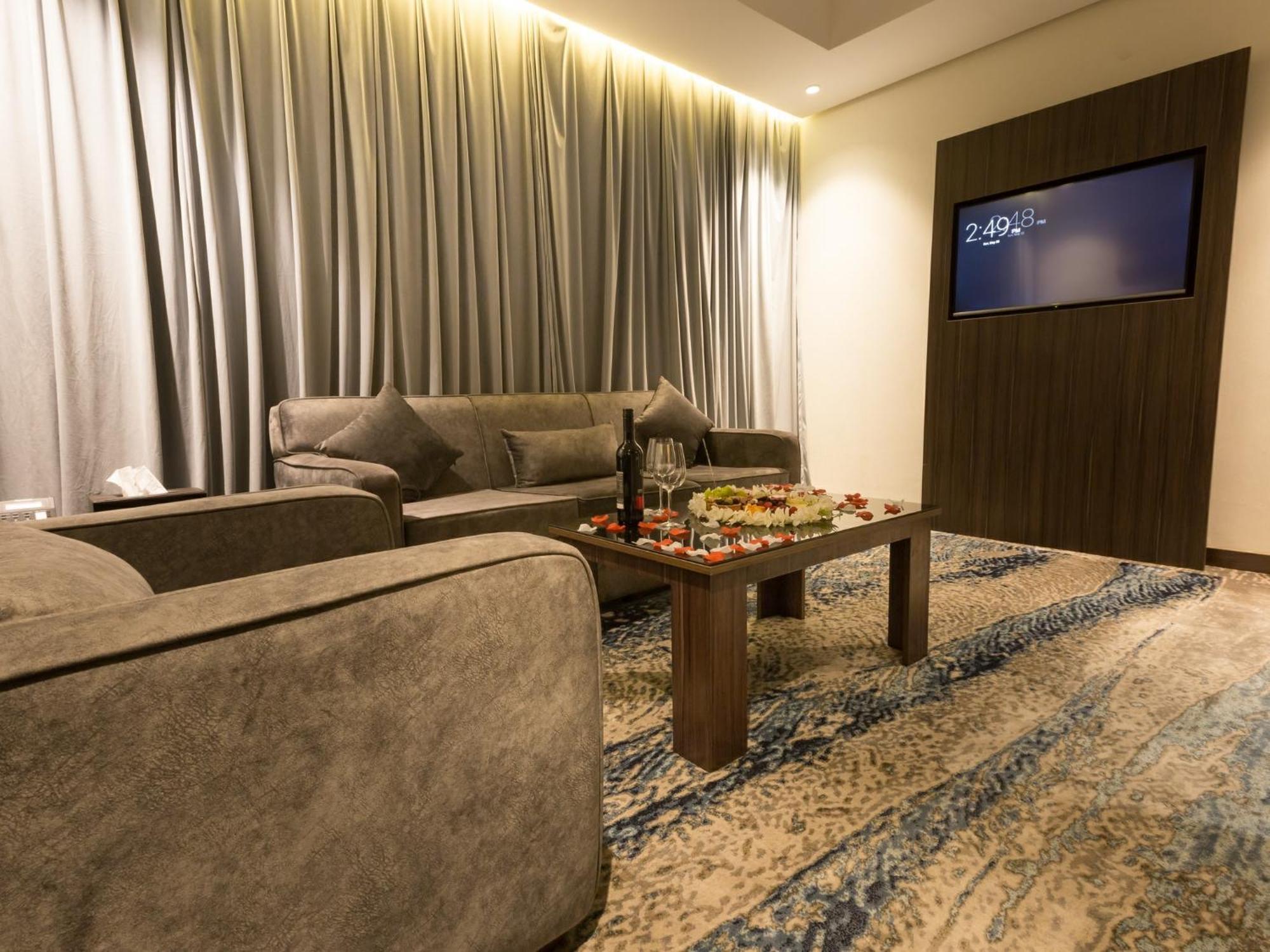 White Diamond Hotel Sari Джеда Екстериор снимка